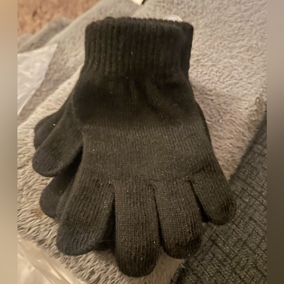 Cat & Jack 3Pk. Black Gloves - Picture 3 of 3